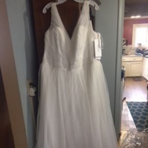 Brand new wedding dress
